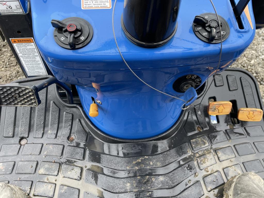 New Holland Boomer 1025 Tractor