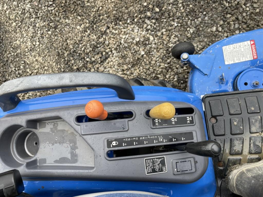 New Holland Boomer 1025 Tractor