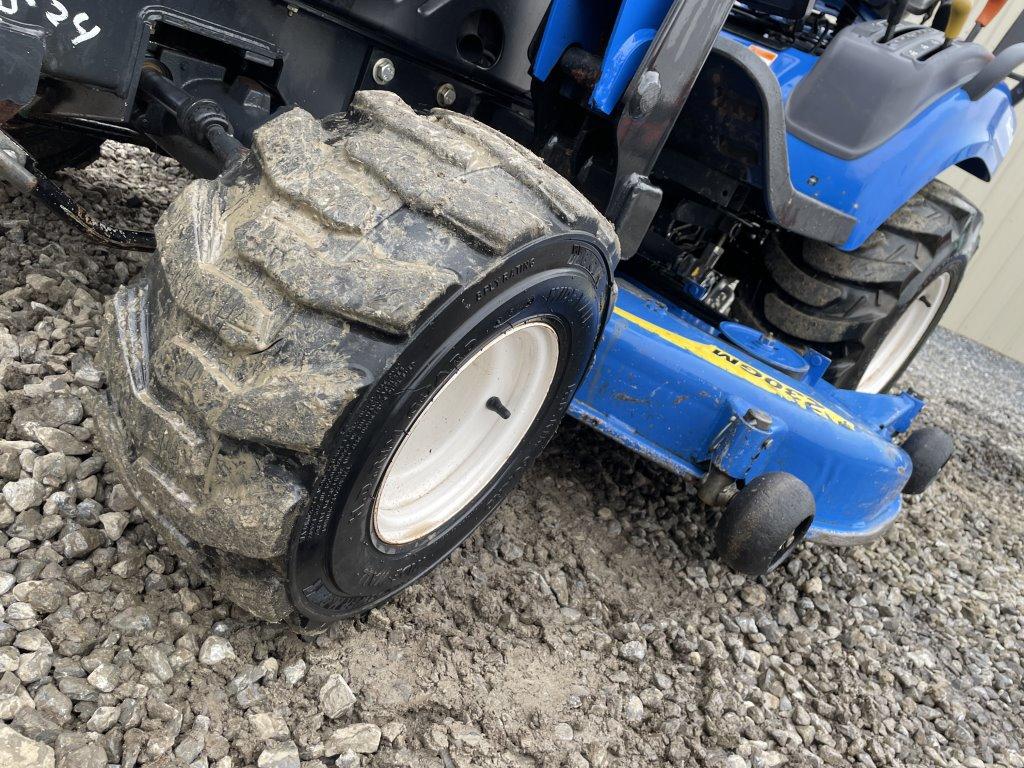 New Holland Boomer 1025 Tractor