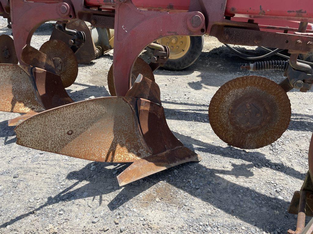 Case IH 7500 Veri-Width 6 Bottom Plow