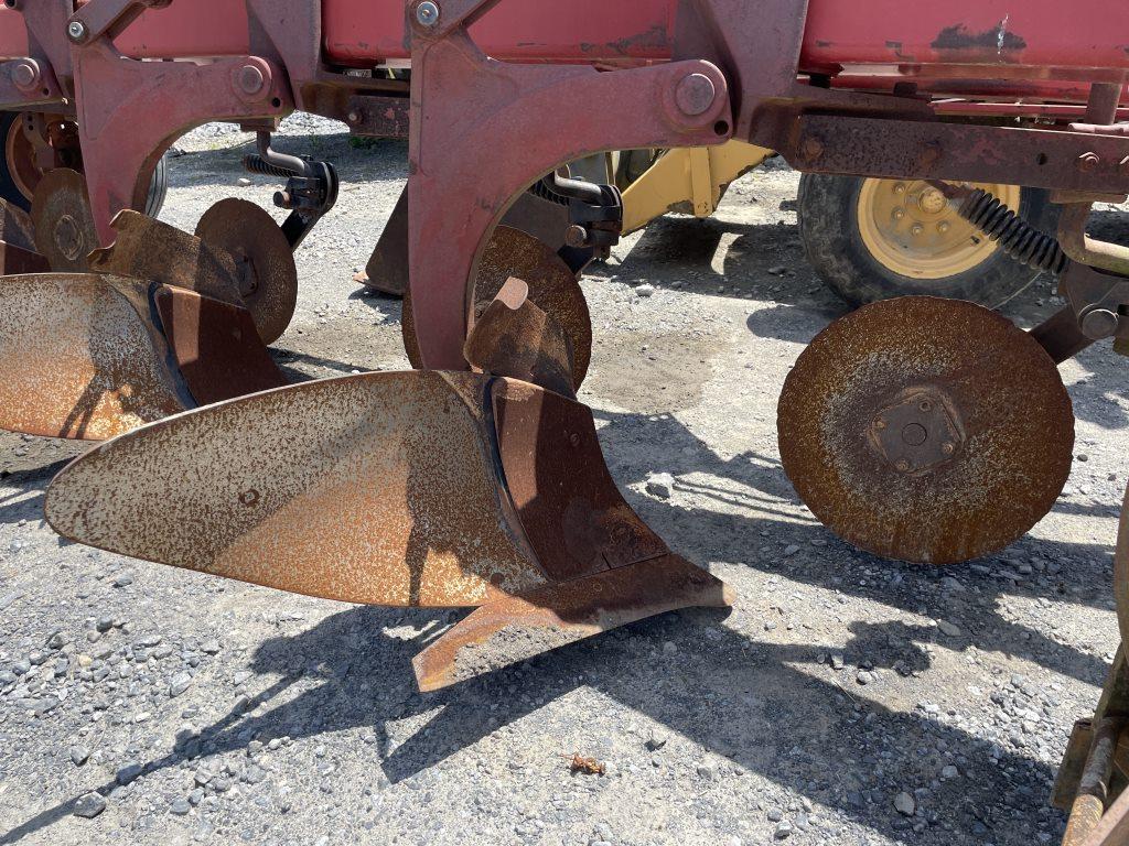 Case IH 7500 Veri-Width 6 Bottom Plow