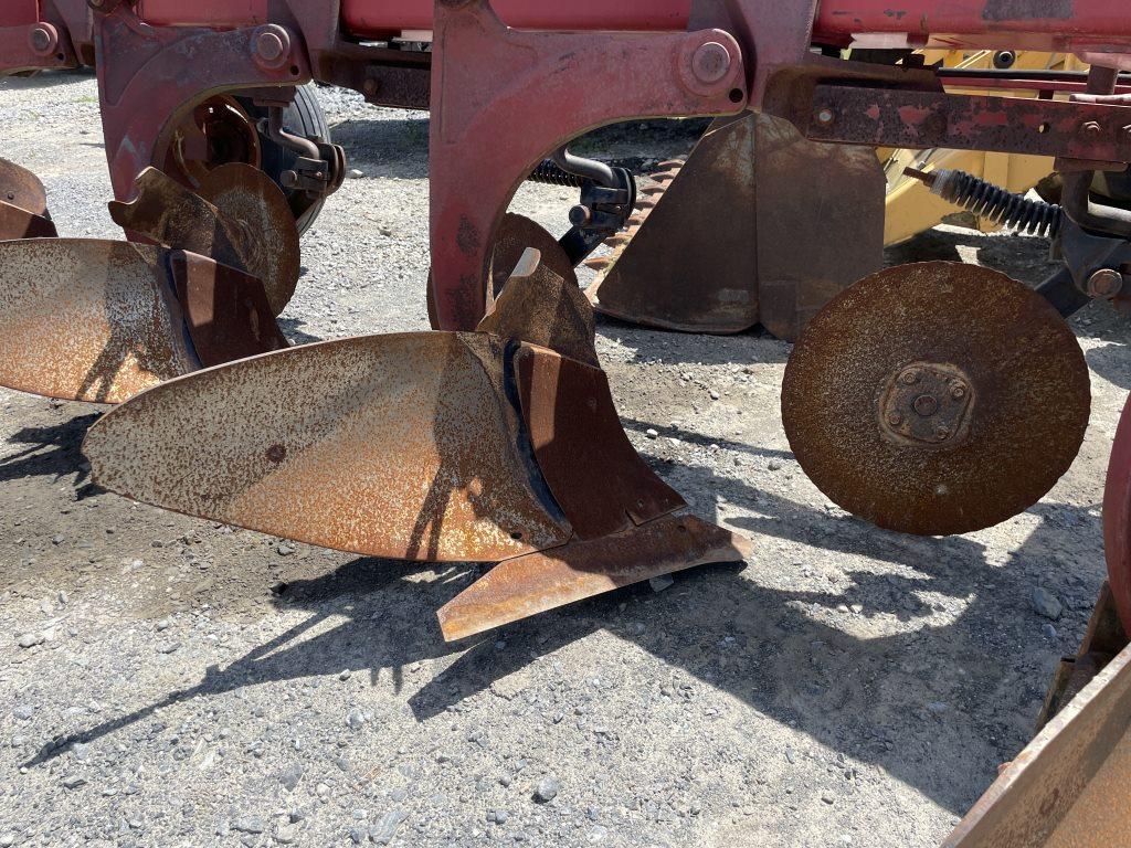 Case IH 7500 Veri-Width 6 Bottom Plow