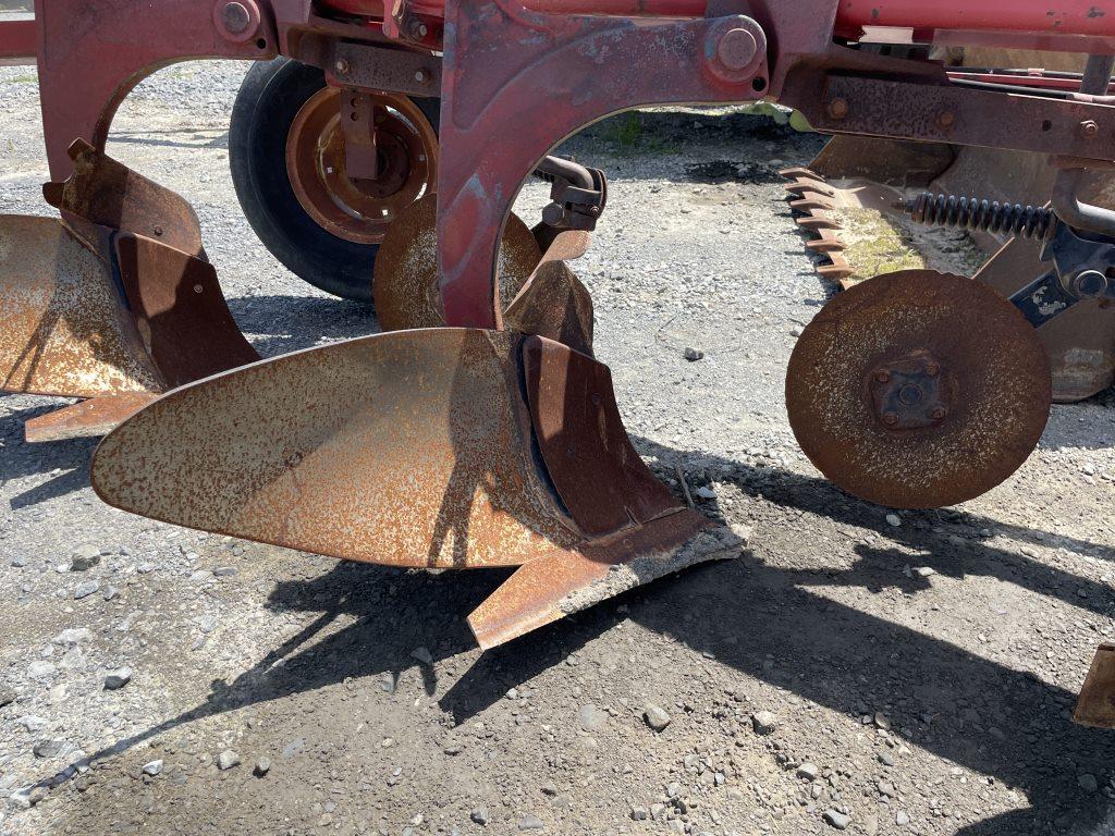 Case IH 7500 Veri-Width 6 Bottom Plow