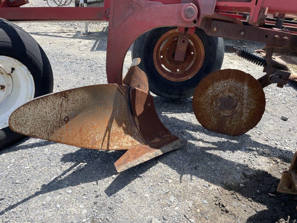 Case IH 7500 Veri-Width 6 Bottom Plow