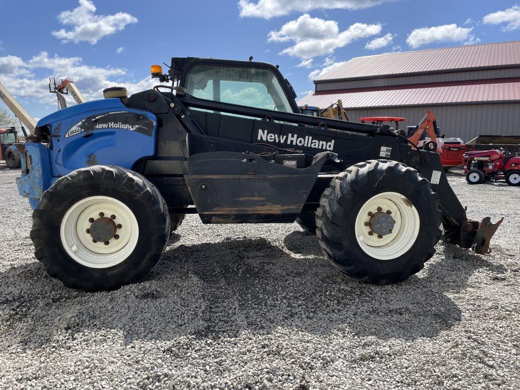 New HOlland LM445A Telehandler