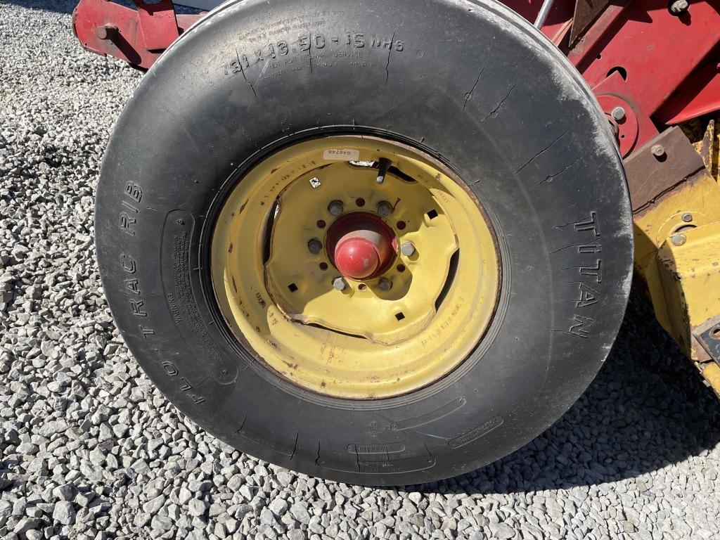 New Holland 644 Round Baler