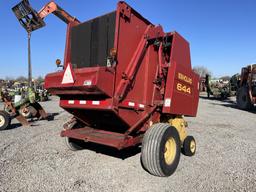 New Holland 644 Round Baler