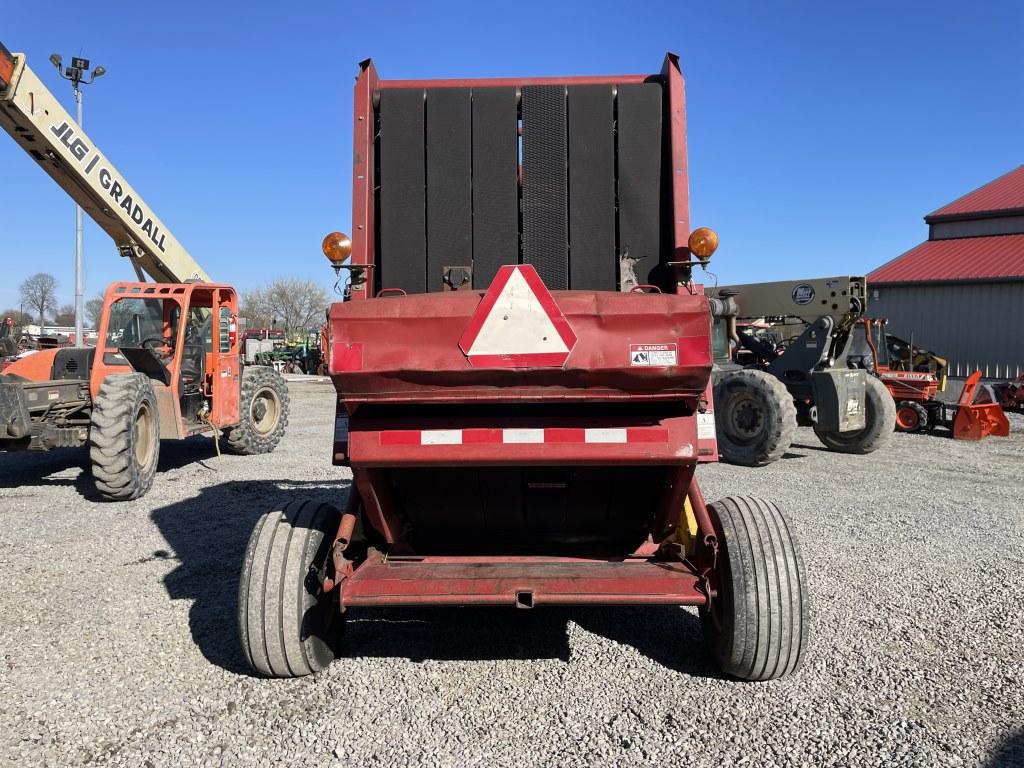 New Holland 644 Round Baler