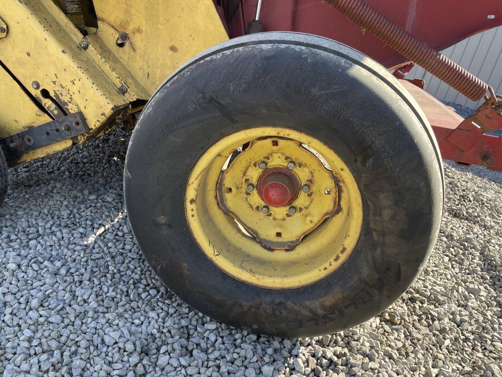 New Holland 644 Round Baler