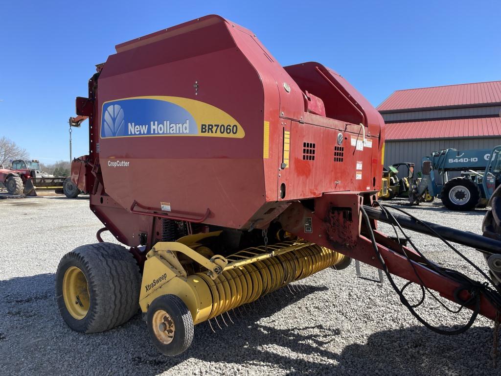 New Holland BR7060 Round Baler