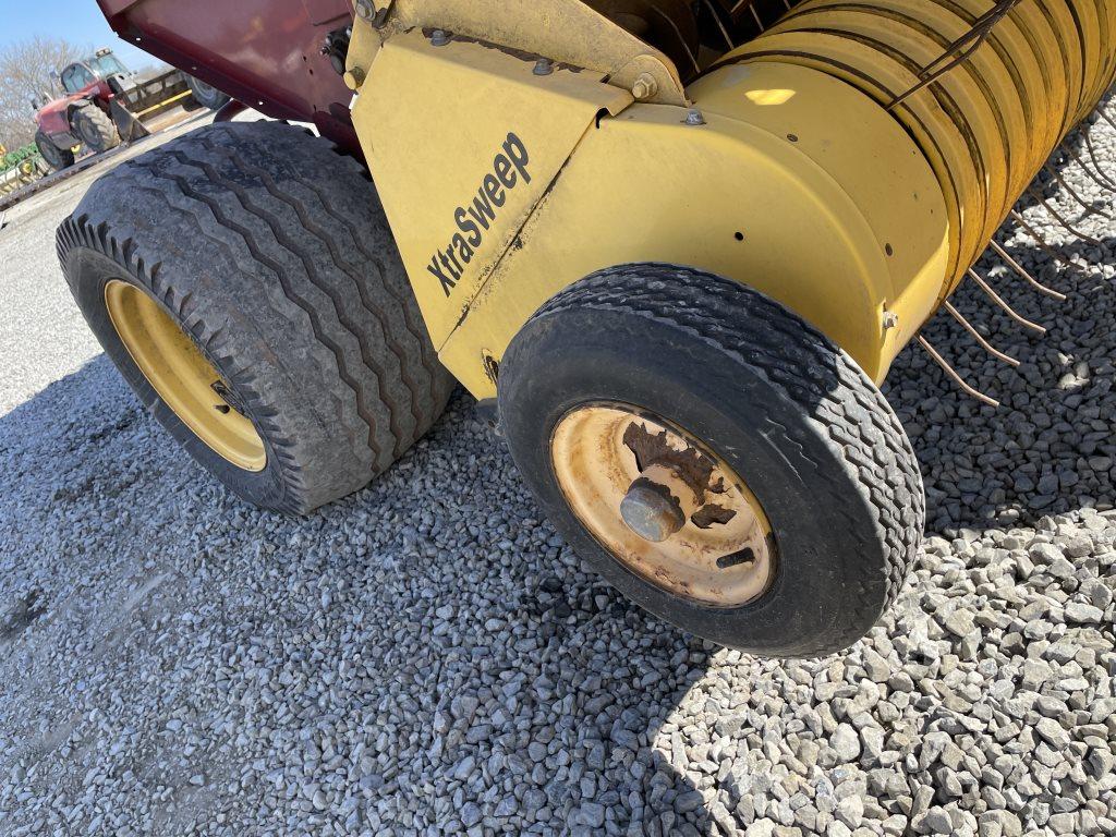 New Holland BR7060 Round Baler