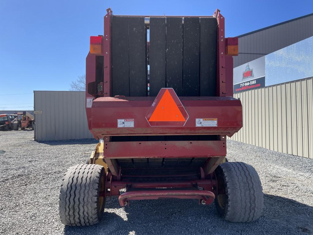 New Holland BR7060 Round Baler