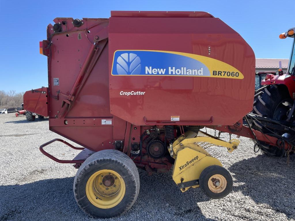 New Holland BR7060 Round Baler