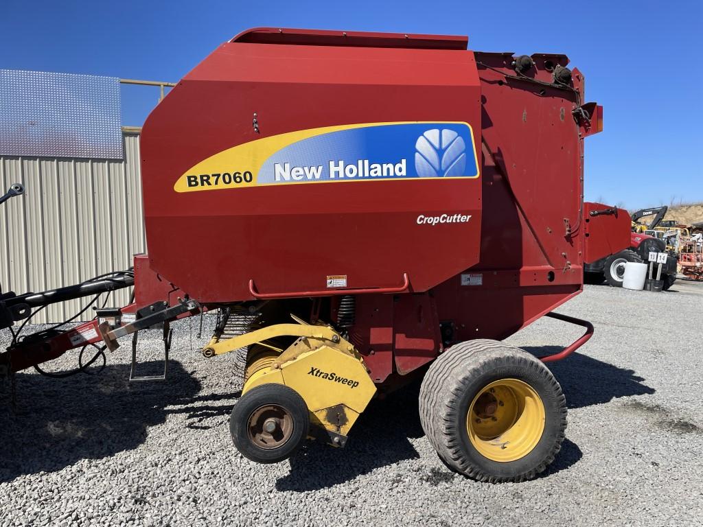 New Holland BR7060 Round Baler