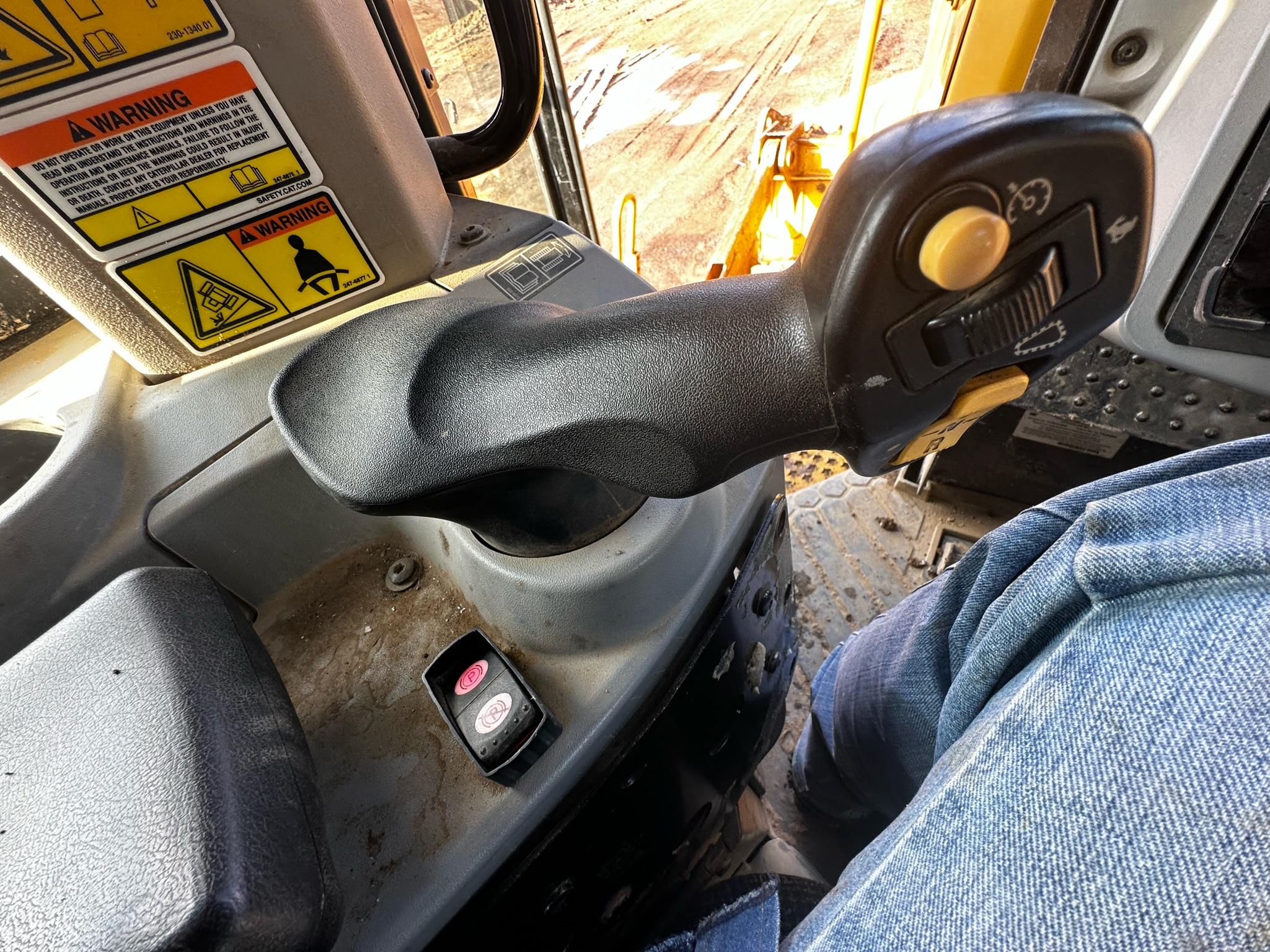 2014 CAT D8T
