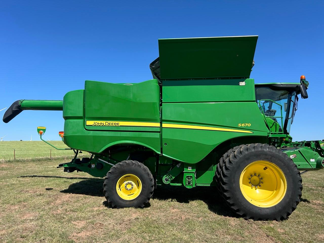 2016 John Deere S670