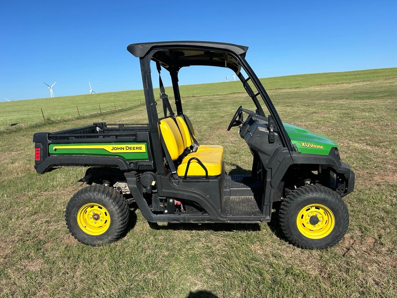 John Deere 835E