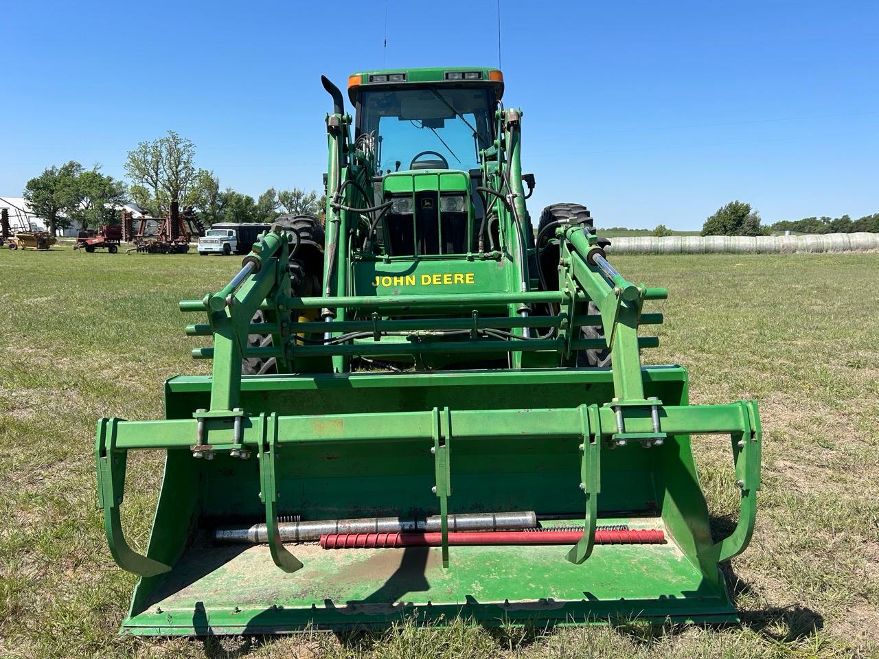 2000 John Deere  7810