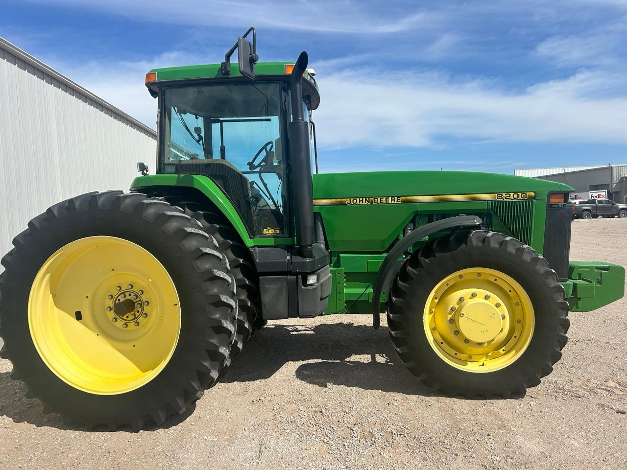 1996 John Deere 8200