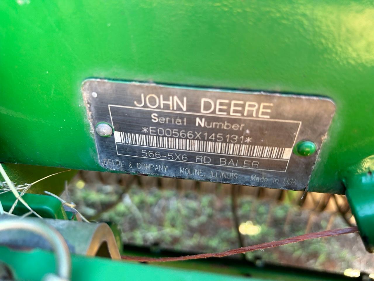 1999 John Deere 566