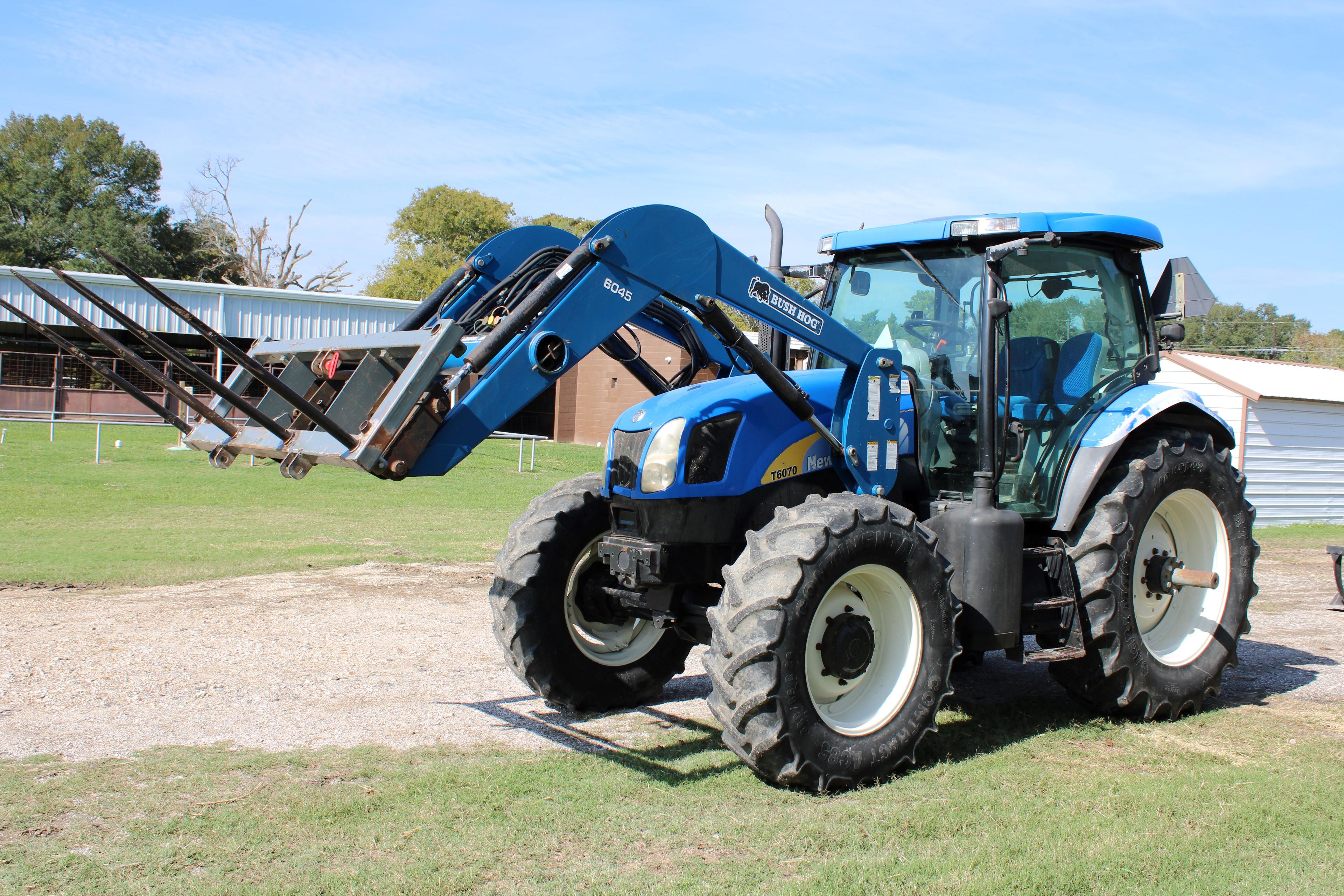 "New Holland T6070 MFWD Tractor
