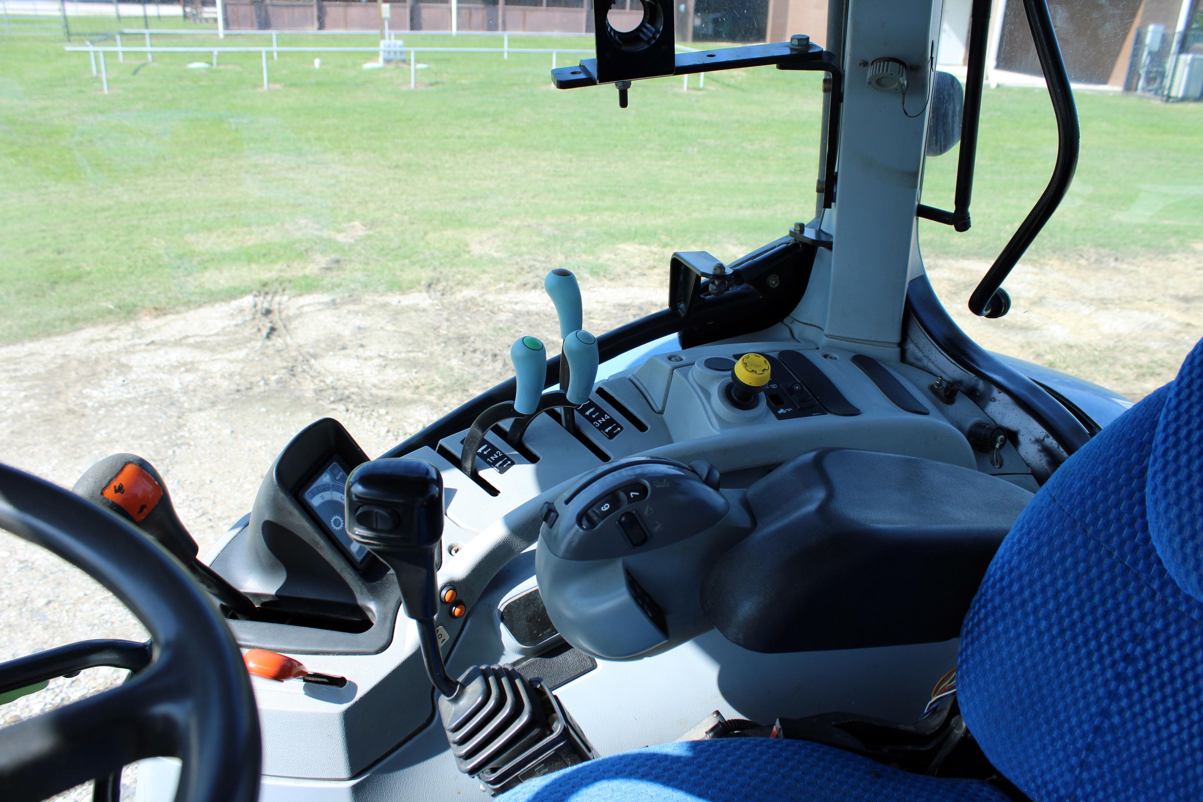 "New Holland T6070 MFWD Tractor