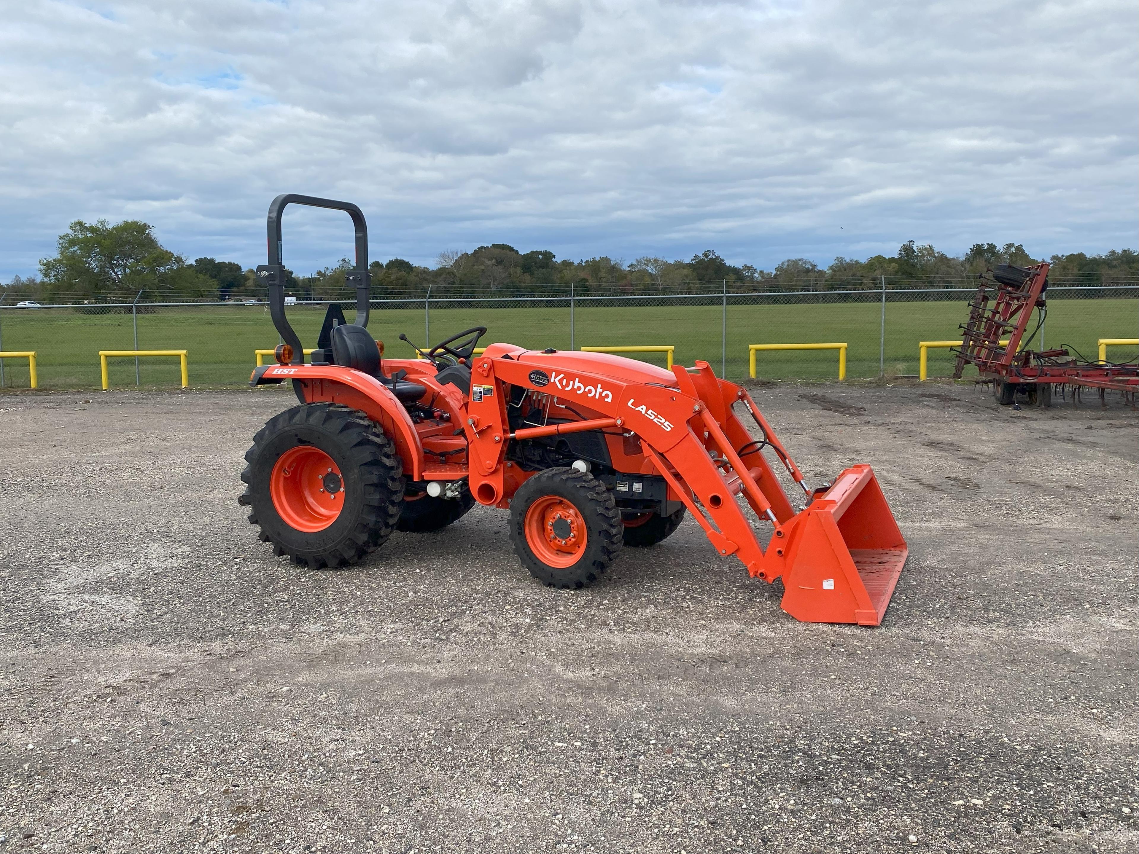 Kubota L3901 HST Tractor