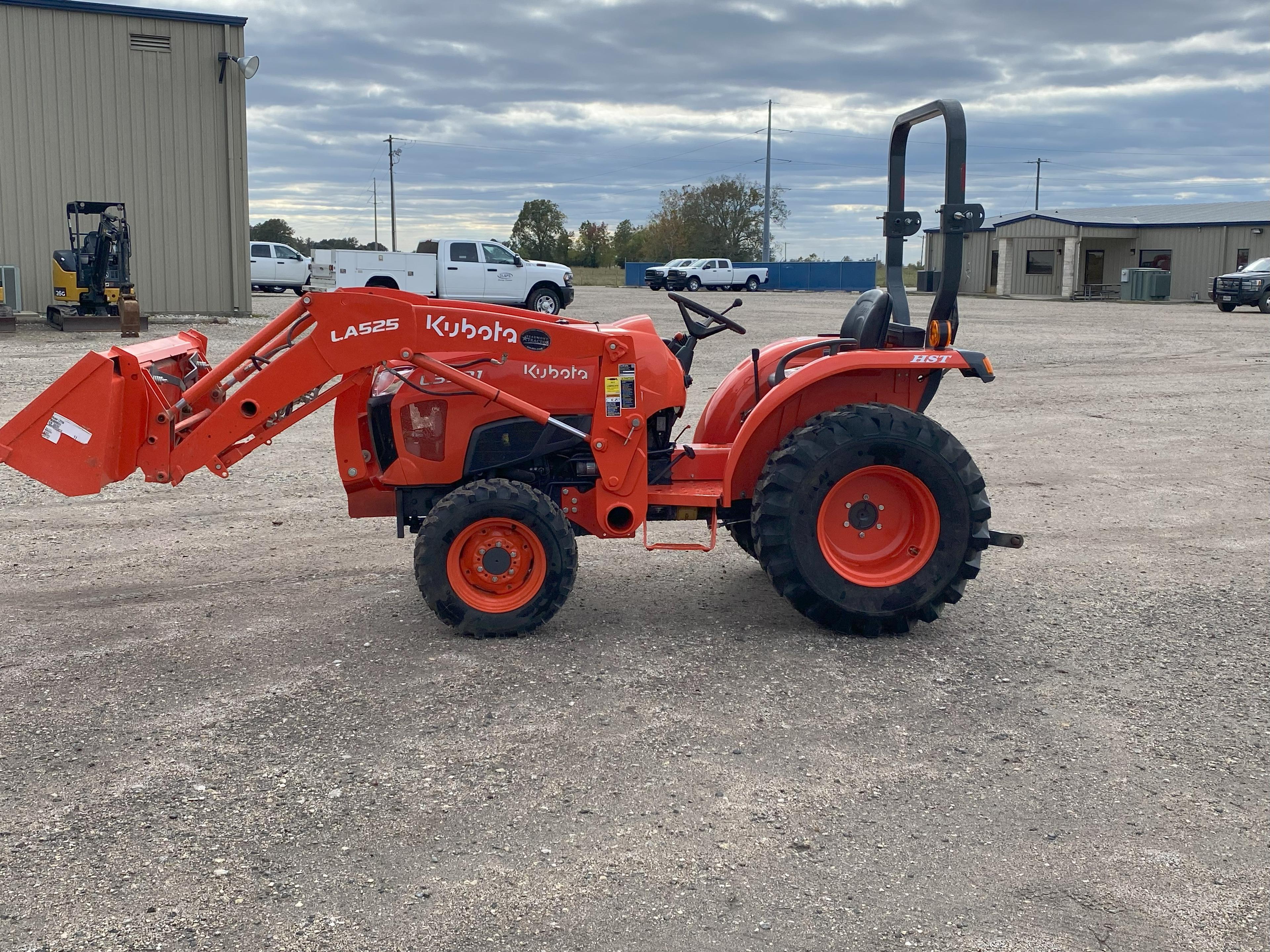 Kubota L3901 HST Tractor