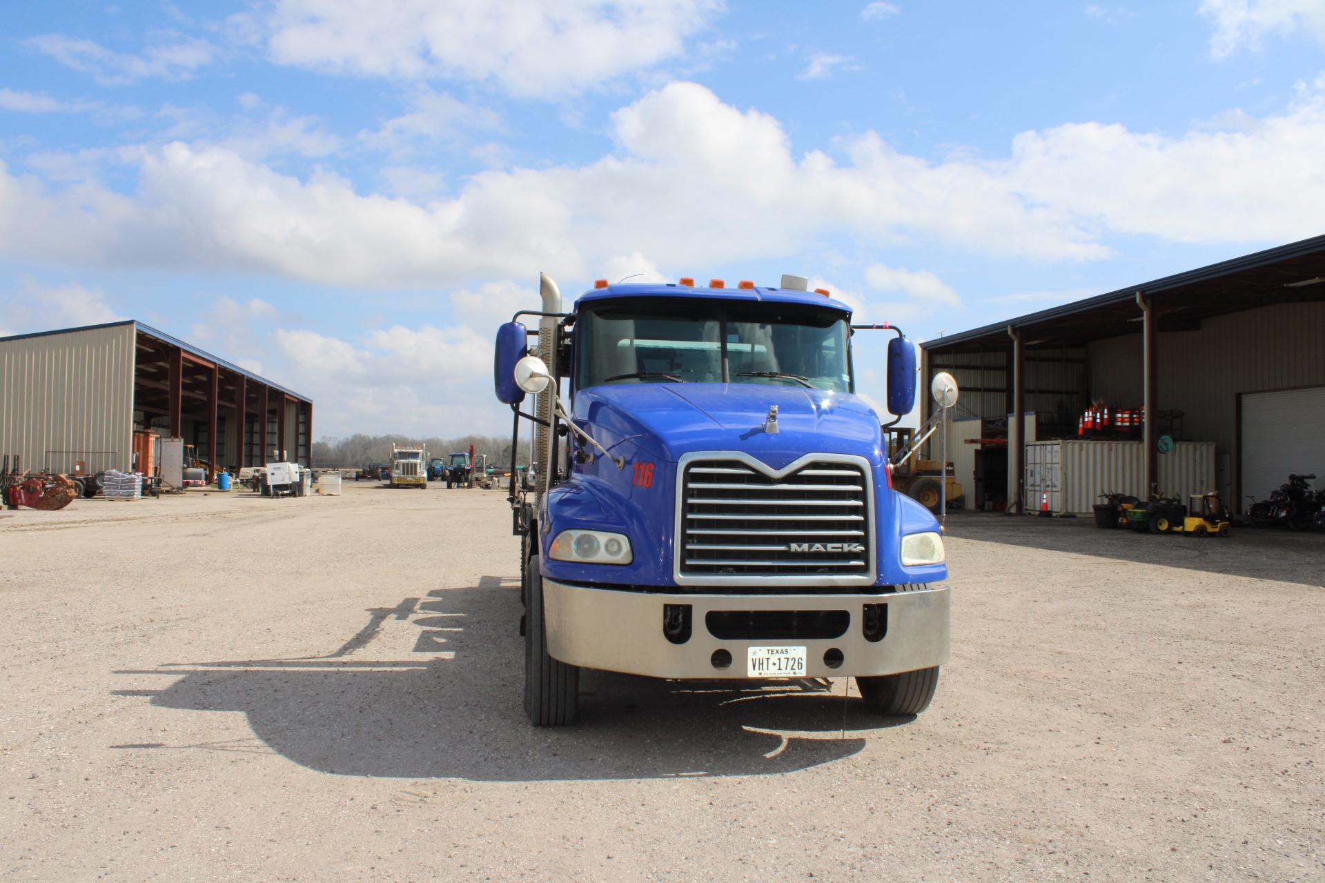 2014 Mack CXU613 Roll-Off Truck
