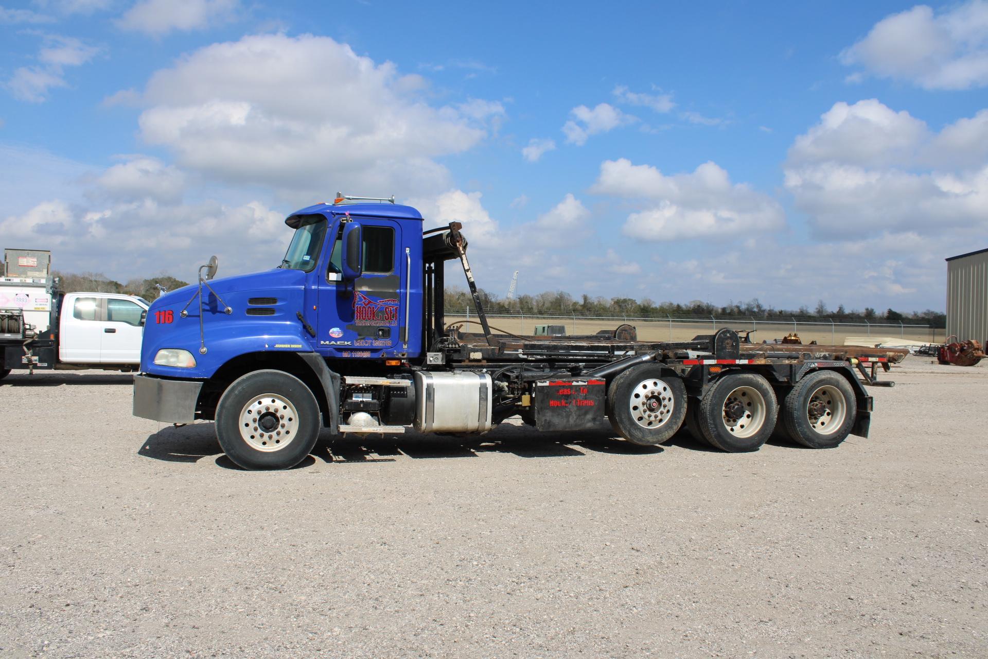2014 Mack CXU613 Roll-Off Truck