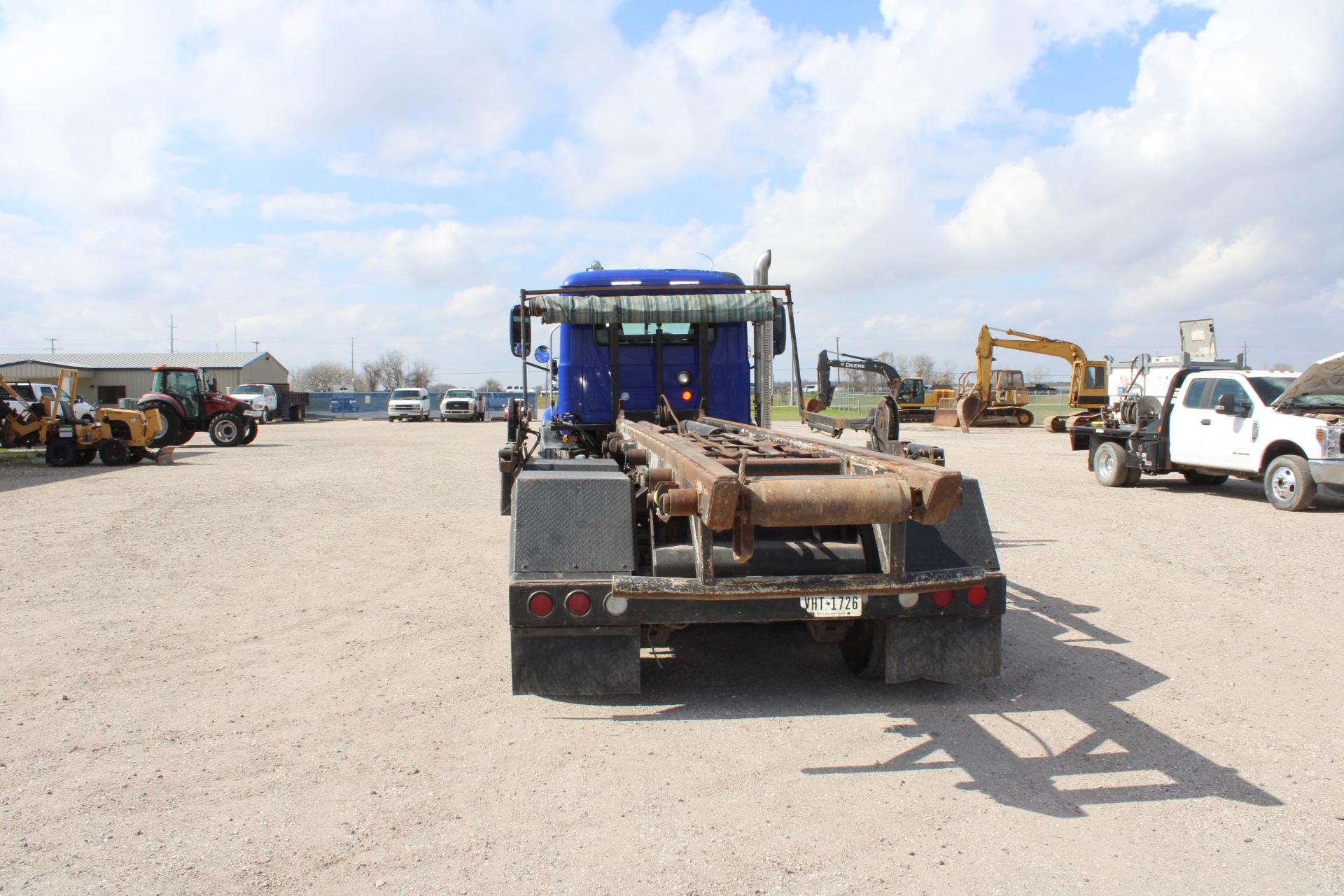 2014 Mack CXU613 Roll-Off Truck