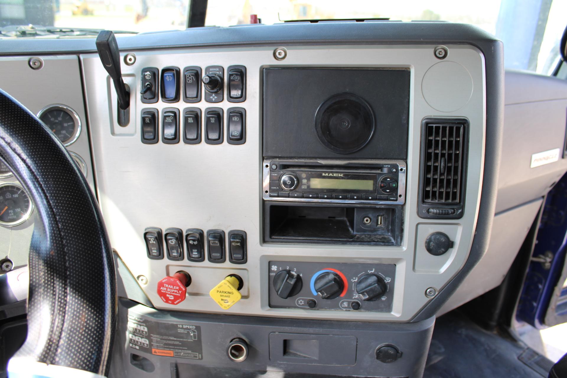 2014 Mack CXU613 Roll-Off Truck