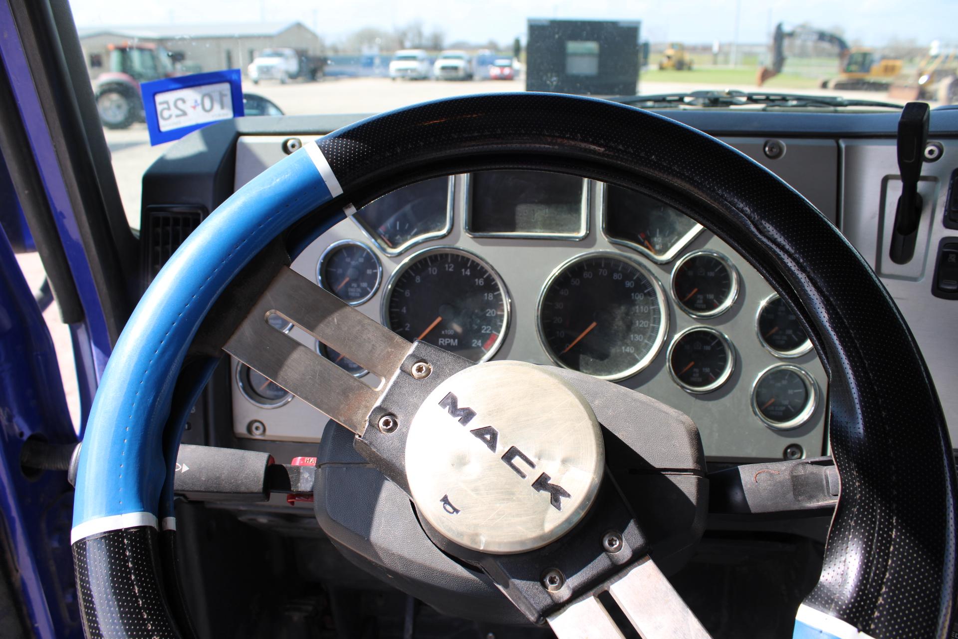2014 Mack CXU613 Roll-Off Truck