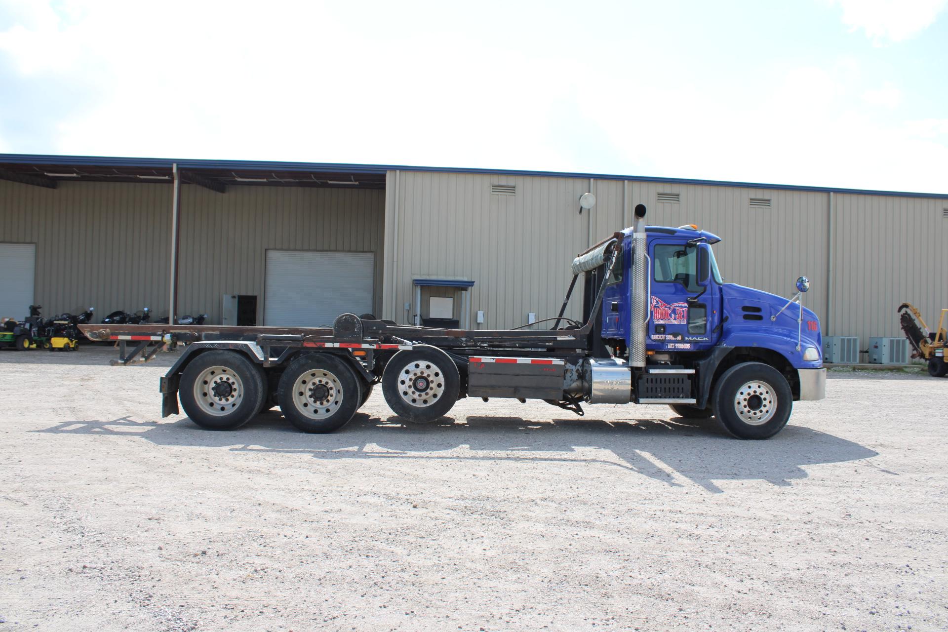 2014 Mack CXU613 Roll-Off Truck