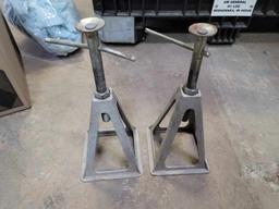 2 aluminum jack stands