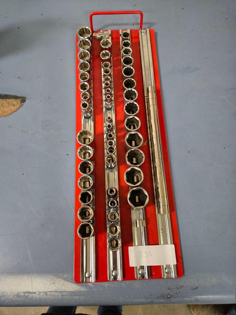 3/8" socket set on Red tray