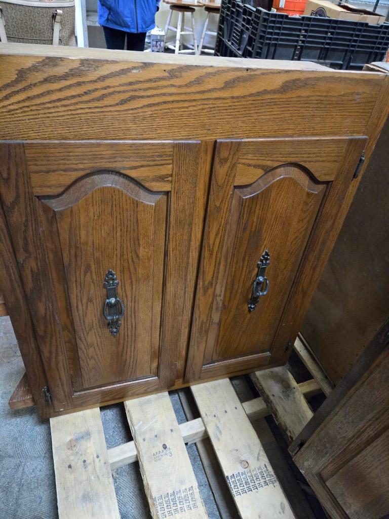 (4) Assorted kitchen cabinets