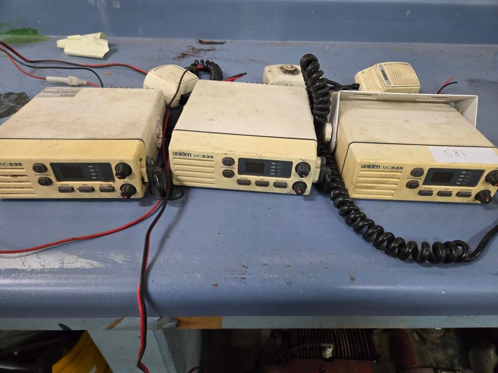 3 Uniden Murs radios