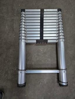 Aluminum extendable ladder