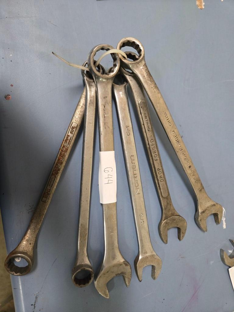 6 large wrenches, boxed on one end