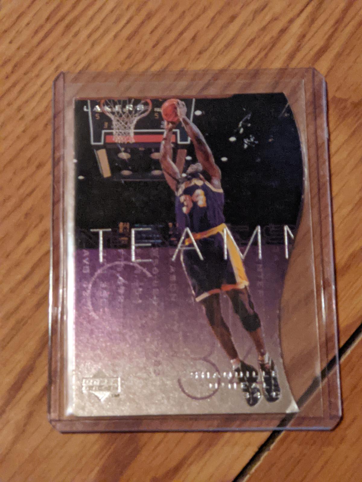 1997-98 Upper Deck Shaquille O'Neal Team Mates Die-Cut Insert #T25 Lakers Card