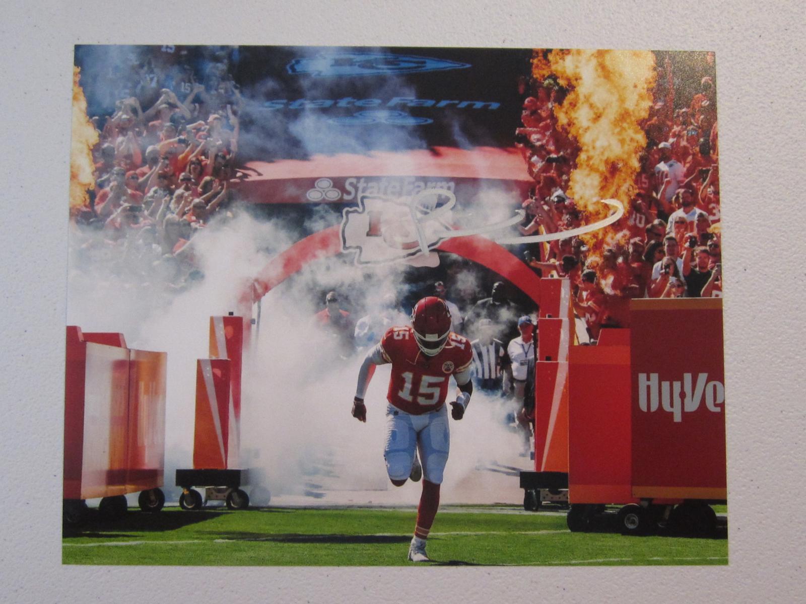 PATRICK MAHOMES SIGNED 8X10 PHOTO WITH COA