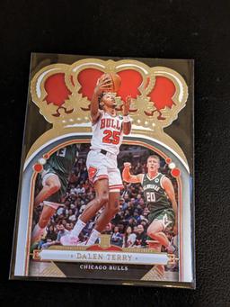 2022-23 Crown Royale Basketball Dalen Terry #8 Die-Cut Base Rookie RC Bulls