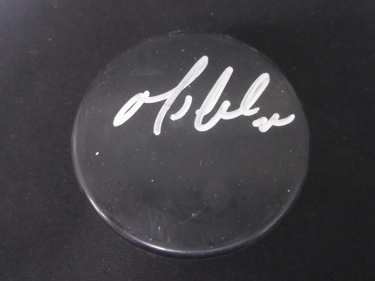 MARIO LEMIEUX SIGNED HOCKEY PUCK WITH COA