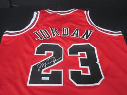 MICHAEL JORDAN SIGNED BULLS JERSEY WITH COA