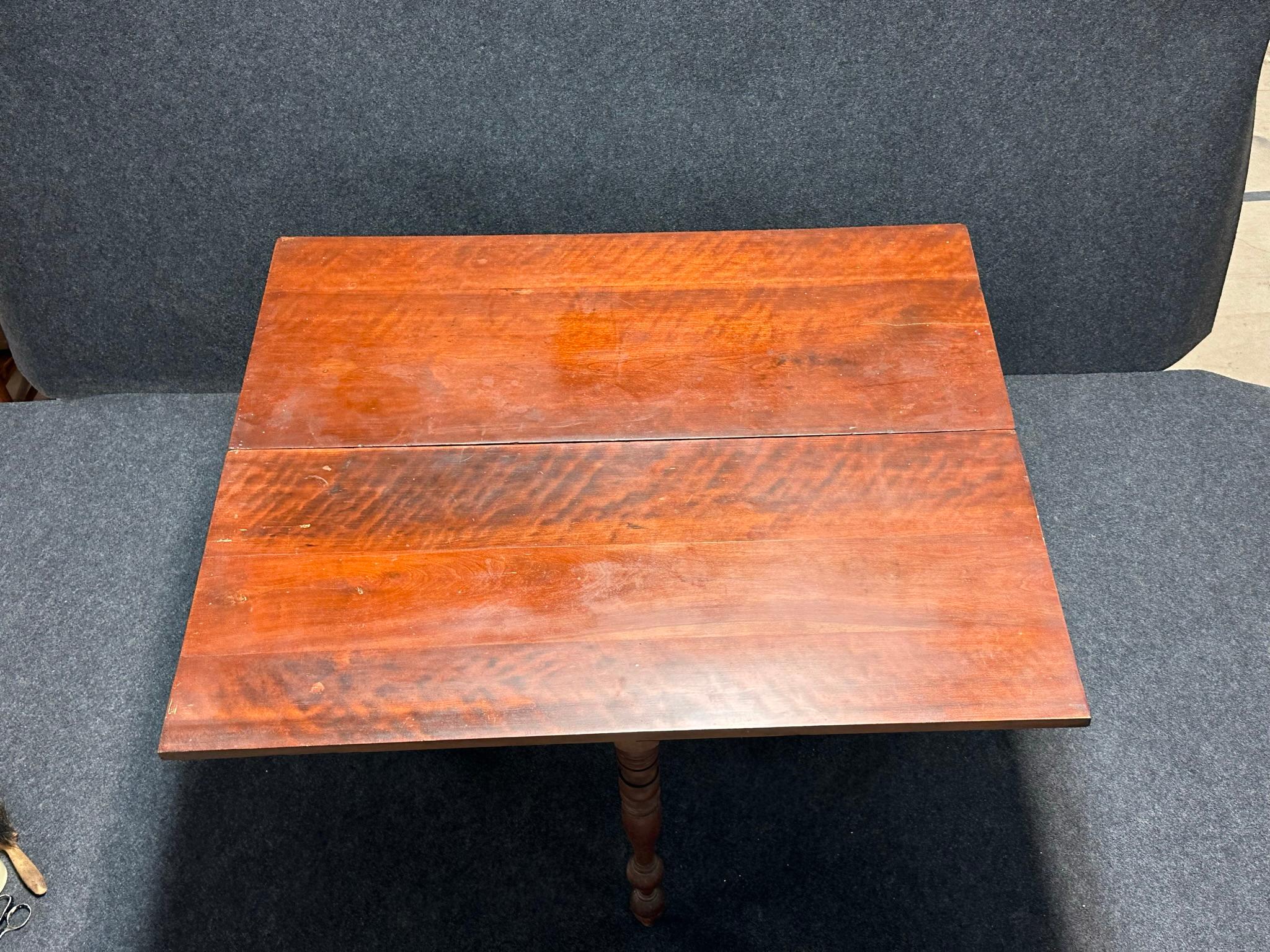 Sheraton Drop Leaf Cherry Dining Room Table w Wonderful Legs