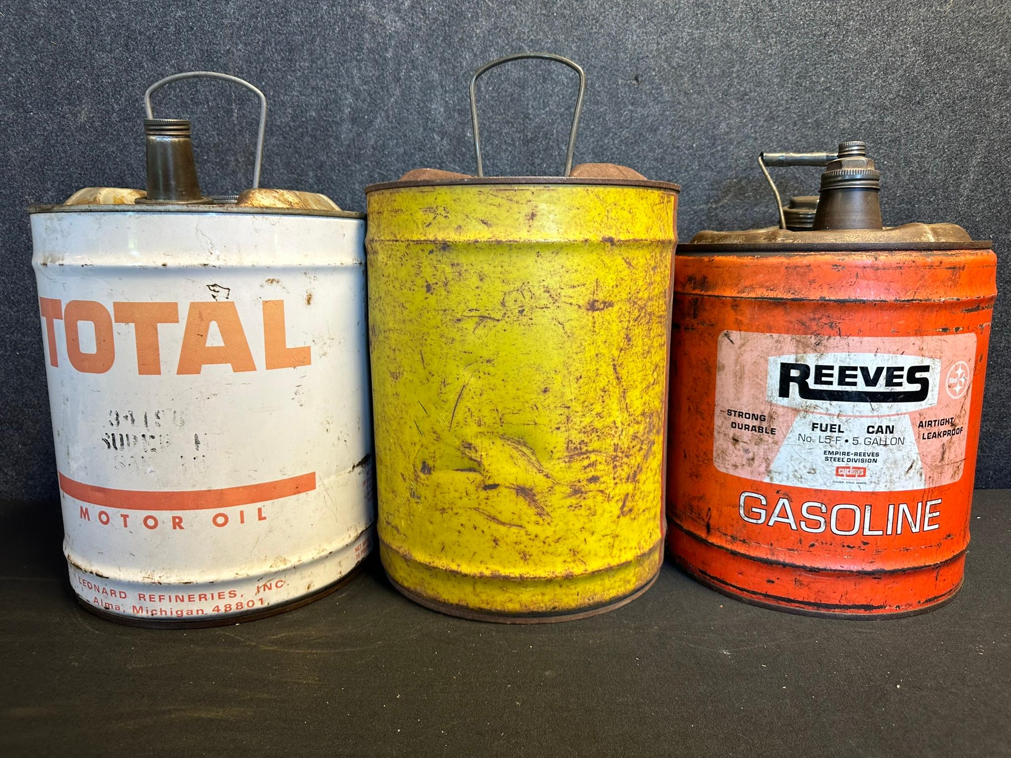 Total, Pennzoil & Reeves Lot of 3 5 Gallon Motor Oil Cans