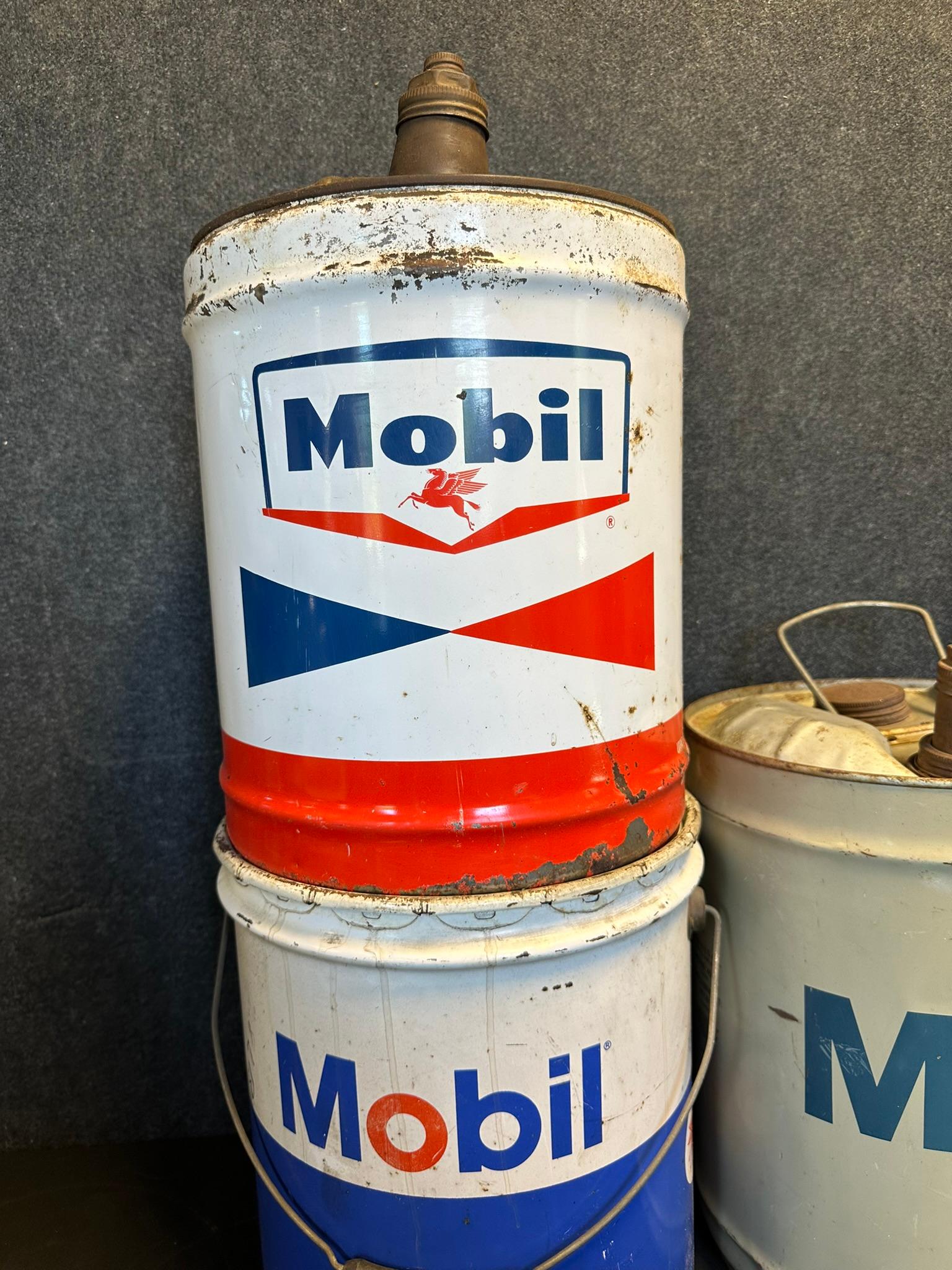 Lot 5 Vintage 50s-70s Mobil Gas Station 5 Gallon Motor Oil Can Lot