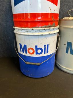 Lot 5 Vintage 50s-70s Mobil Gas Station 5 Gallon Motor Oil Can Lot