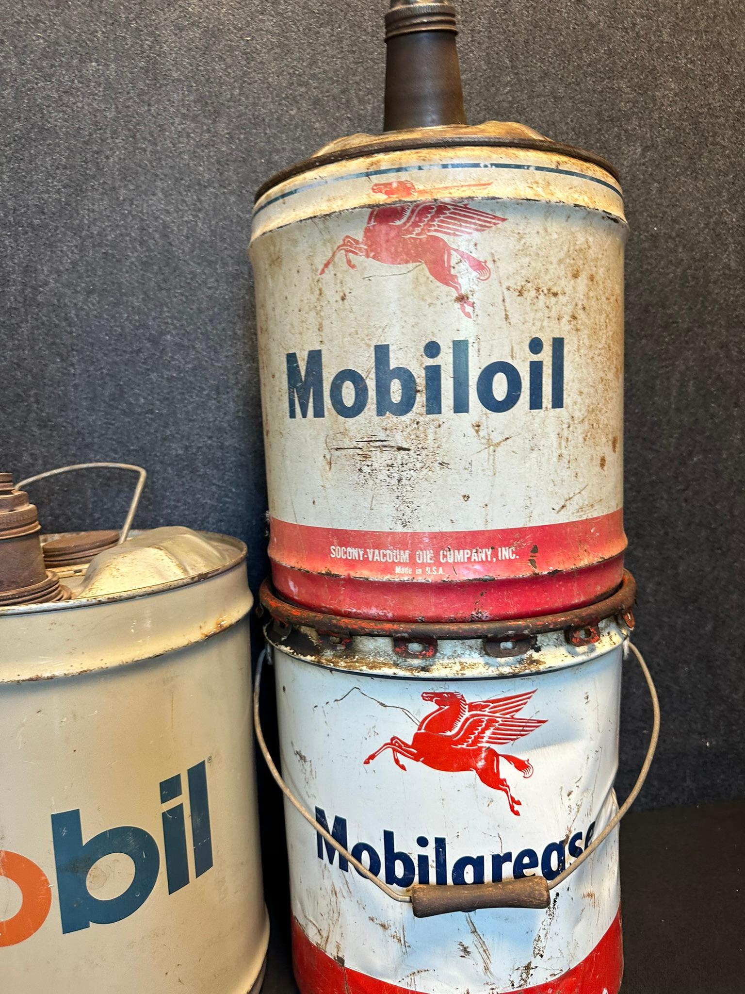 Lot 5 Vintage 50s-70s Mobil Gas Station 5 Gallon Motor Oil Can Lot